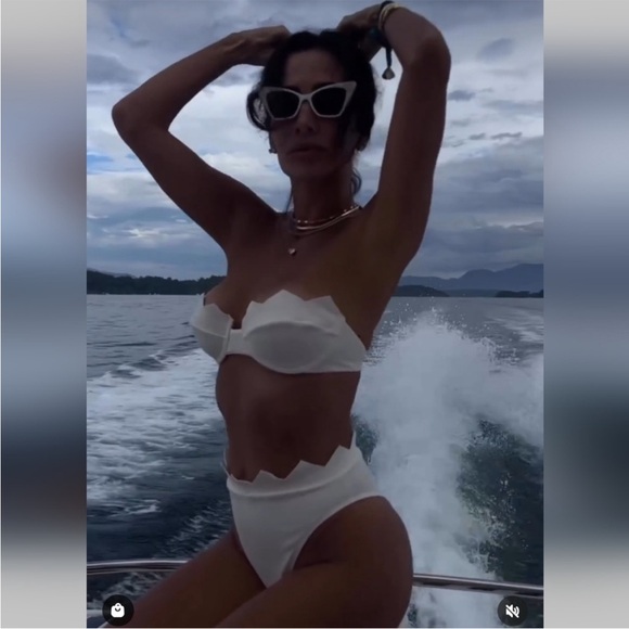 Vix Bikini Set Firenze Imani Bandeau Swim Top and Imani Hot Pants White NWT - Picture 6 of 11